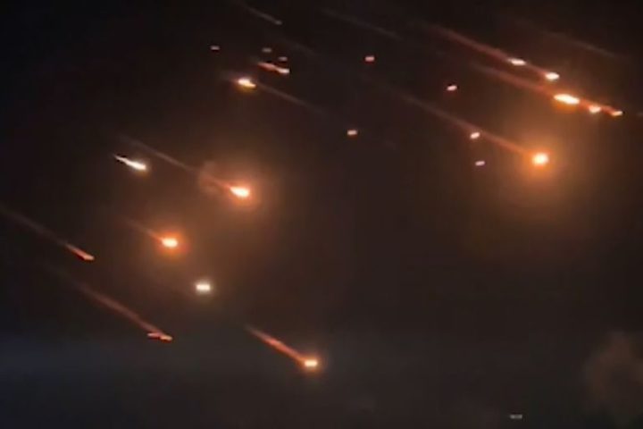 آلاف الإسرائيليين يتلقون رسائل تهديد بهجوم عند منتصف الليل