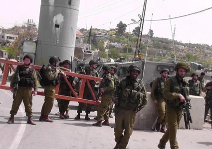 قوات الاحتلال تنصب حاجزين عسكريين شرق وغرب بيت لحم