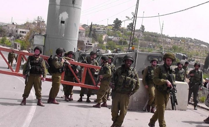 قوات الاحتلال تنصب حاجزين عسكريين شرق وغرب بيت لحم