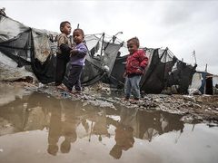 "الأونروا": أطفال غزة يعيشون أوضاعا مزرية