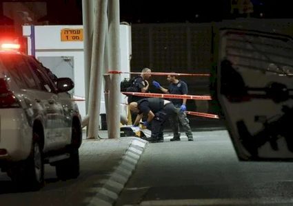 إصابة شاب برصاص الاحتلال بزعم محاولته تنفيذ عملية دهس في الخليل