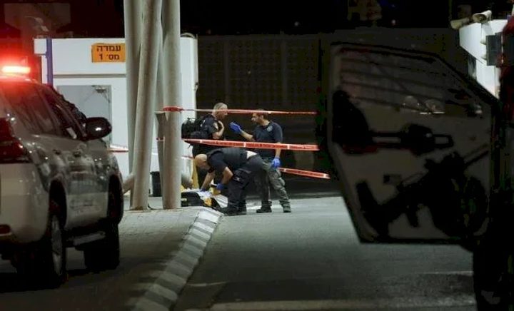 إصابة شاب برصاص الاحتلال بزعم محاولته تنفيذ عملية دهس في الخليل