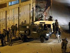 الاحتلال يقتحم مخيم عسكر شرق نابلس ويفتش منازل