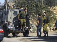 قوات الاحتلال تعتقل مواطنين من بلدة ديراستيا شمال غرب سلفيت