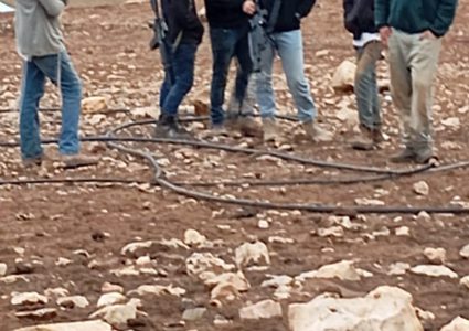 مستوطنون يجبرون 33 عائلة على الرحيل من تجمع شلال العوجا شمال أريحا