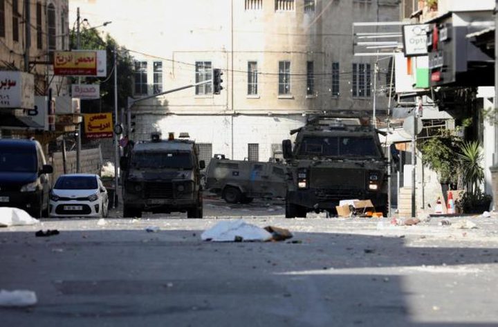 نابلس: 3 إصابات برصاص الاحتلال واحتجاز صحفيين ومسعفين خلال اقتحام البلدة القديمة