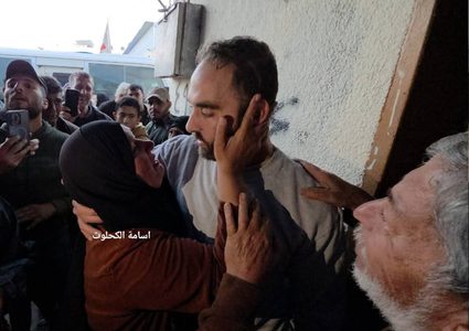 الافراج عن ١٢ اسير وصلوا الى مستشفى الاقصى من ضمنهم سيدة