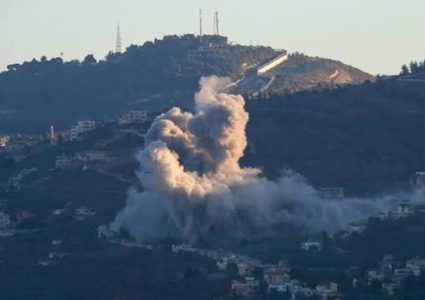 عشرات الغارات الإسرائيلية على جنوب لبنان