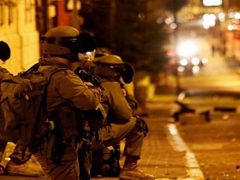 الاحتلال يعتقل ثلاثة مواطنين بينهم طفل في البيرة ومخيم الجلزون