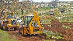 مستوطنون يواصلون أعمال التجريف في أراضي قصرة جنوب نابلس