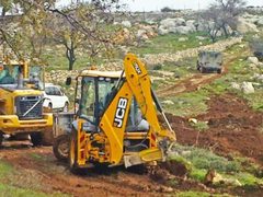 مستوطنون يواصلون أعمال التجريف في أراضي قصرة جنوب نابلس