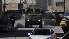 الاحتلال يتسبب بإعطاب إطارات مركبات شمال رام الله ويغلق حاجز عطارة