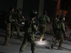 الاحتلال يقتحم مخيم شعفاط شمال القدس ويشن حملات دهم وتفتيش