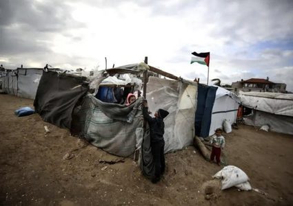 غزة تواجهه المنخفض الجوي: 127 ألف خيمة غير صالحة وندرة التدفئة