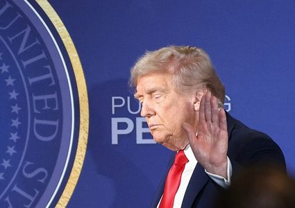 ترامب يهدد بسحب جنسية أي مهاجر يُدان بالاحتيال على الأميركيين