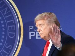 ترامب يهدد بسحب جنسية أي مهاجر يُدان بالاحتيال على الأميركيين