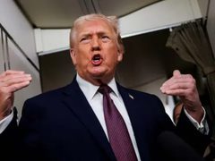 ترامب فرض رسوم جمركية بنسبة 25% على أي دولة تتعامل تجاريا مع إيران