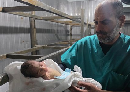 وفاة طفلين بسبب البرد في غزة.. وتحذيرات من تأثيرات المنخفض الجوي