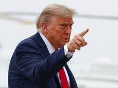 ترامب يلغي لقاءاته مع طهران ويدعو المتظاهرين الإيرانيين لاقتحام مؤسسات الدولة