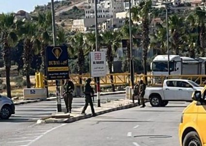 الاحتلال يواصل إغلاق المدخل الرئيسي لبلدة ترمسعيا شمال رام الله