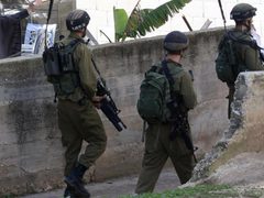 الاحتلال يداهم منازل في قرية دير الحطب شرق نابلس