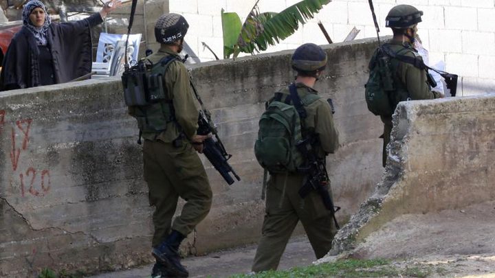 الاحتلال يداهم منازل في قرية دير الحطب شرق نابلس