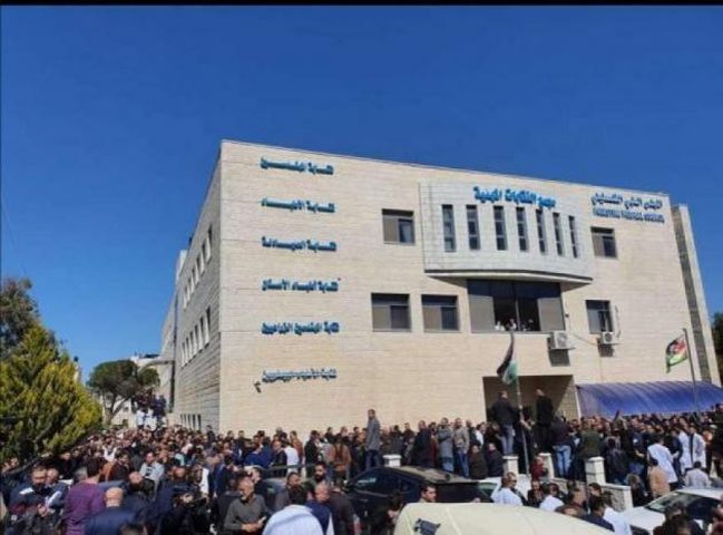 نقابة الأطباء تعلن خطوات تصعيدية احتجاجاً على تجاهل الحكومة لمطالبها