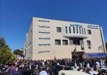 نقابة الأطباء تعلن خطوات تصعيدية احتجاجاً على تجاهل الحكومة لمطالبها