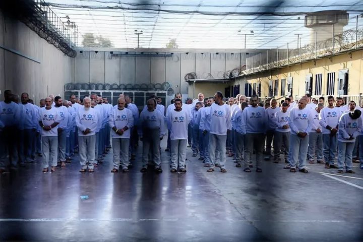 نادي الأسير: تجديد الطوارئ في السجون يواصل جريمة الإبادة بحق الأسرى الفلسطينيين