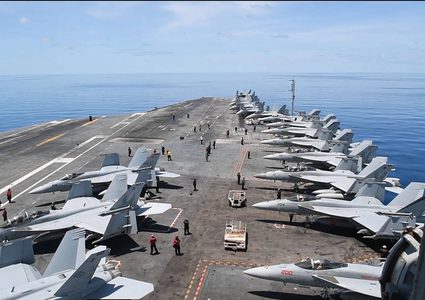 حاملة طائرات أميركية تتجه إلى البحر الأحمر وخيارات عسكرية ضد إيران قيد الدراسة