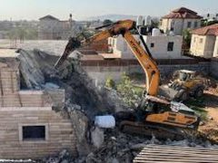 الاحتلال يشرع بهدم منزل قيد الإنشاء في دار صلاح شرق بيت لحم