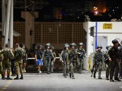 الاحتلال يواصل عدوانه على مخيم شعفاط وبلدة عناتا