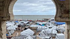 أوضاع قاسية جدا يعيشها النازحون في ميناء غزة غرب المدينة، بسبب المنخفض الجوي.