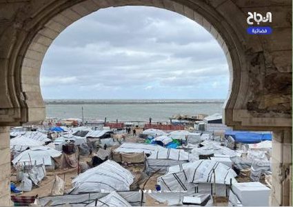 أوضاع قاسية جدا يعيشها النازحون في ميناء غزة غرب المدينة، بسبب المنخفض الجوي.