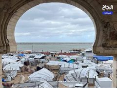 أوضاع قاسية جدا يعيشها النازحون في ميناء غزة غرب المدينة، بسبب المنخفض الجوي.