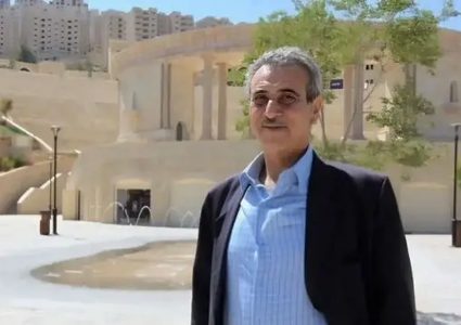 بعد احتجاز لساعات... الاحتلال يسمح بسفر علي شعث رئيس لجنة التكنوقراط لإدارة غزة