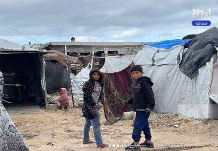 أوضاع قاسية جدا يعيشها النازحون في ميناء غزة غرب المدينة، بسبب المنخفض الجوي.