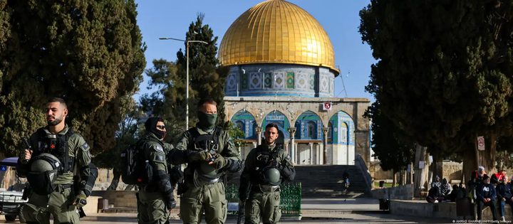 محافظة القدس تحذّر من توصيات إسرائيلية لتقييد الوصول إلى الأقصى