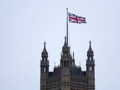 بوليتيكو: إغلاق السفارة البريطانية في طهران مؤقتا