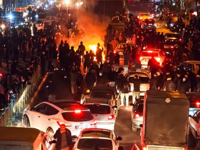 وكالة حقوقية: ارتفاع عدد قتلى الاحتجاجات في إيران إلى 2571 شخصاً