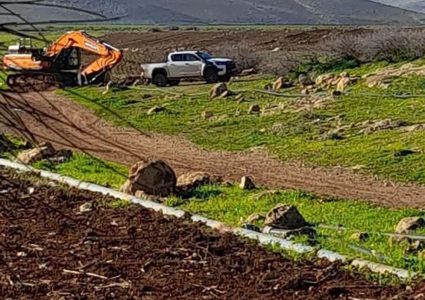 الاحتلال يقتحم منطقة عاطوف شرق طمون برفقة جرافات