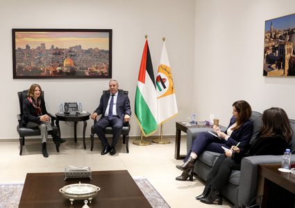 الشيخ يبحث مع النرويج المستجدات الراهنة ويؤكد أهمية حماية الشعب الفلسطيني