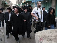 رام الله: مستوطنون يهاجمون منزلا في بلدة سنجل شمال رام الله