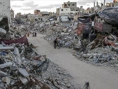 نسف منازل بجباليا وغارات على حي التفاح وتواصل انهيار المنازل في غزة