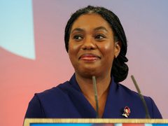 رئيسة حزب المحافظين البريطاني تُقيل وزير العدل في حكومة الظل بعد اتهامات بالتآمر