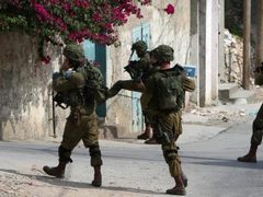 الاحتلال يداهم منزلا في إذنا غرب الخليل