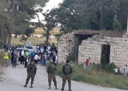 مستوطنون يهاجمون مزارعا في منطقة المسعودية شمال غرب نابلس