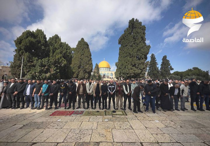 الآلاف يؤدون صلاة الجمعة في المسجد الأقصى