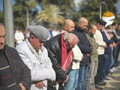 الآلاف يؤدون صلاة الجمعة في المسجد الأقصى