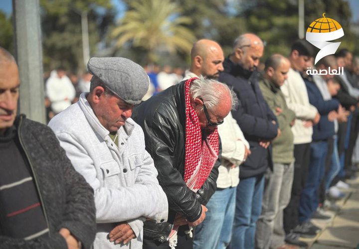 الآلاف يؤدون صلاة الجمعة في المسجد الأقصى